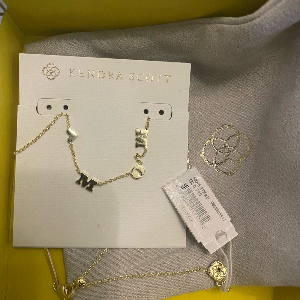 NWT Kendra Scott Gold MOM necklace w/ box and dust bag